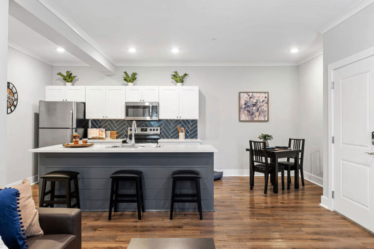 Atlantic Breeze Apartments - Kitchen